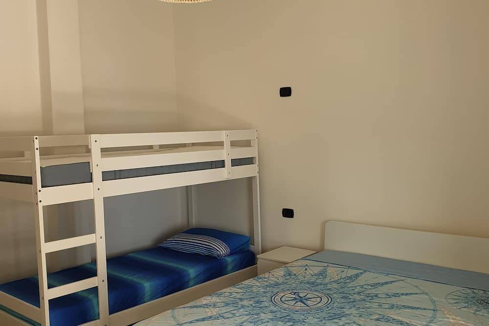 Apartamento entero, Comfortable one-bedroom apartment with kitchen and level terrace 50 meters from the sea in Sapri, Cilento