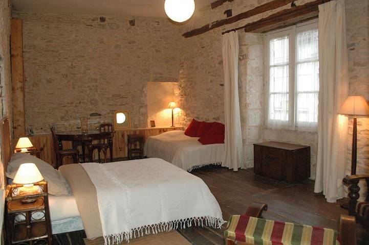 Beau gîte faisant partie du domaine Le Nid des Oiseauxau coeur d'un village in Cubjac-Auvézère-Val d'Ans, Périgord Blanc