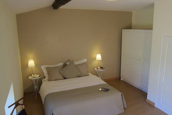 Location de vacances pour 8 personnes, avec jacuzzi et terrasse ainsi que jardin et piscine à Raissac-sur-Lampy - 4