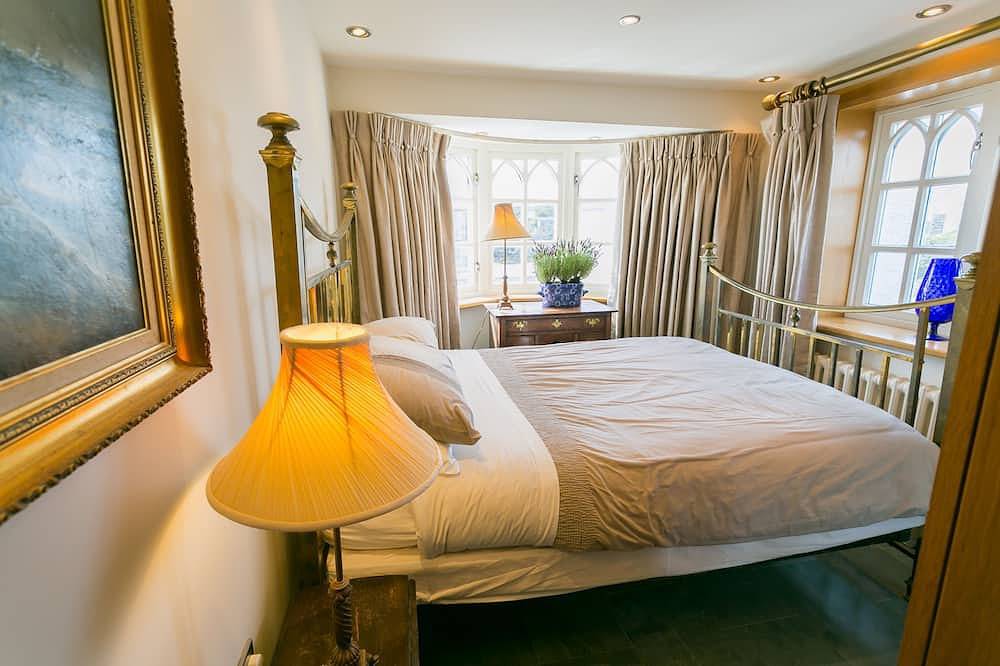 Pen y Graig -  an on the beach that sleeps 10 guests  in 5 bedrooms in Rhoscolyn, Isle of Anglesey