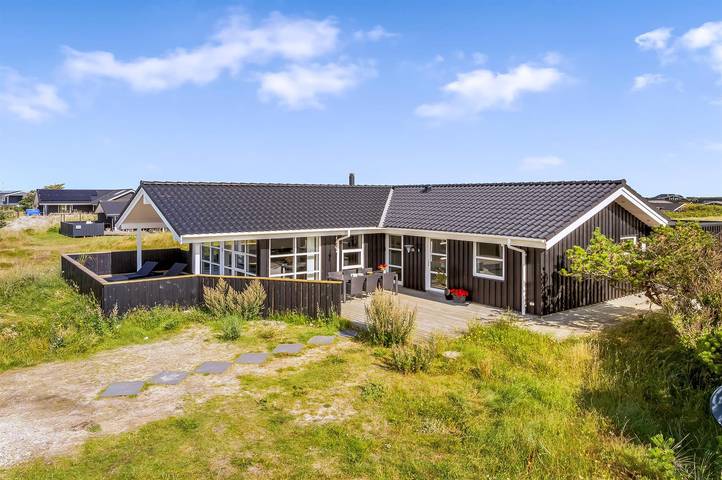 Ferienhaus für 6 Personen, mit Whirlpool und Terrasse sowie Sauna in Klitmøller