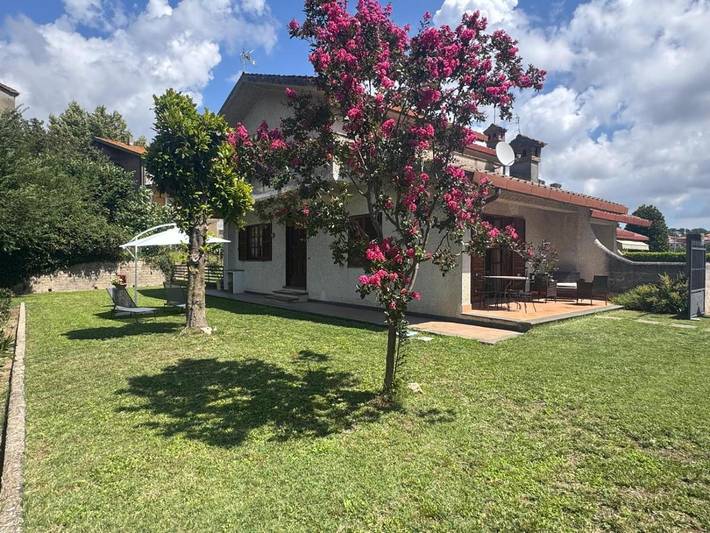 Ferienwohnung für 4 Personen, mit Balkon und Terrasse sowie Garten und Seeblick