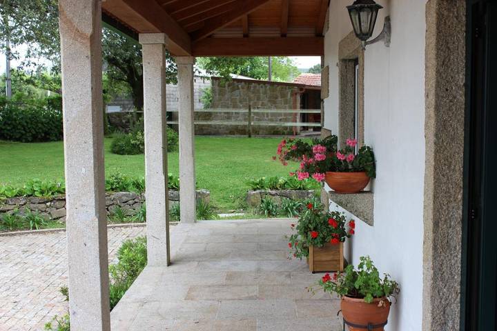 Location de vacances pour 5 personnes, avec jardin ainsi que vue et piscine, animaux acceptés dans Paredes de Coura - 2