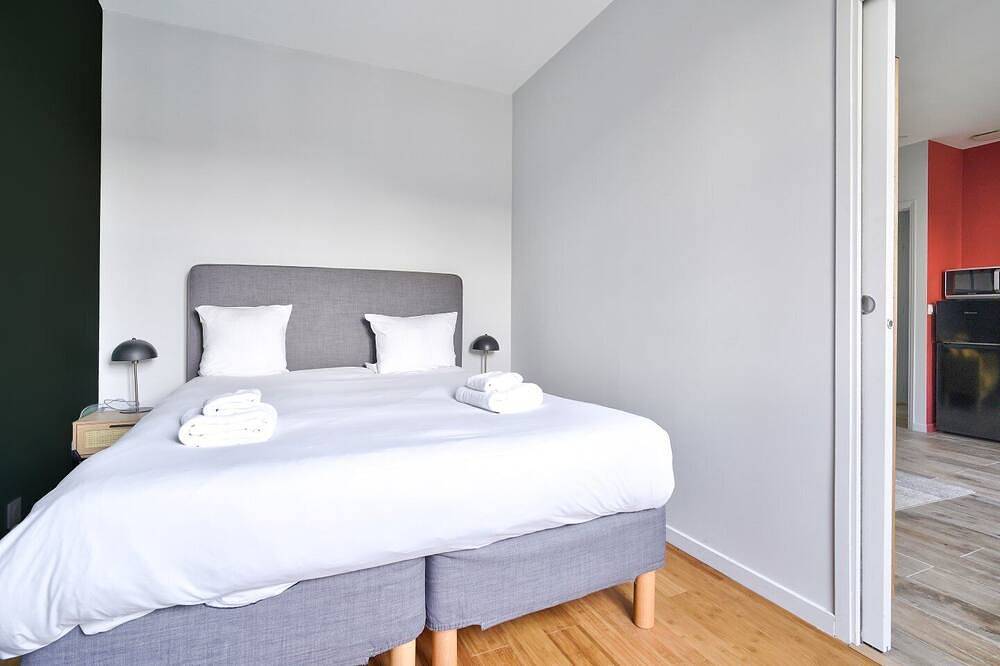 Entire apartment, Lovely 1Br flat with direct access to subway, streetcar, and Rer in Vitry-sur-Seine, Val-de-Marne