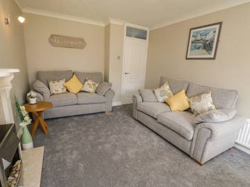 Log Cabin for 4 People in Whitby, North Yorkshire, Photo 4