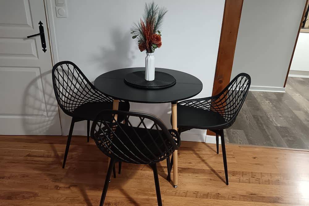 Shalom - Private Room in Shared Apartment with All Conveniences in Beaucroissant, Isère