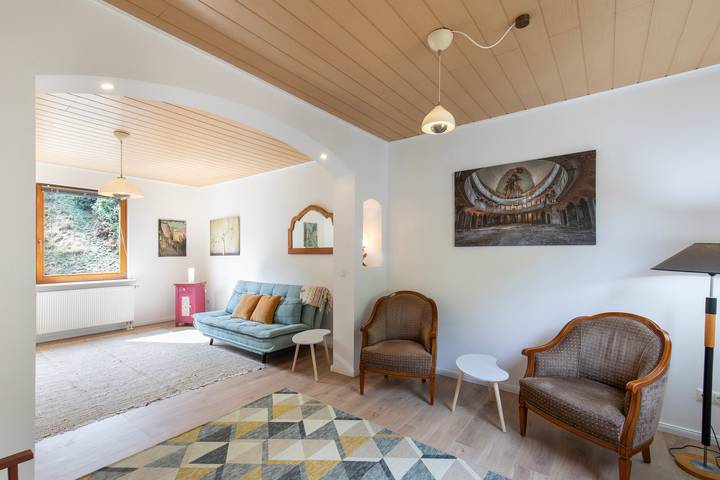 Casa de vacaciones 'Hiwwelhaus' con terraza privada, jardín privado y Wi-Fi in Oberdiebach, Landkreis Mainz-Bingen