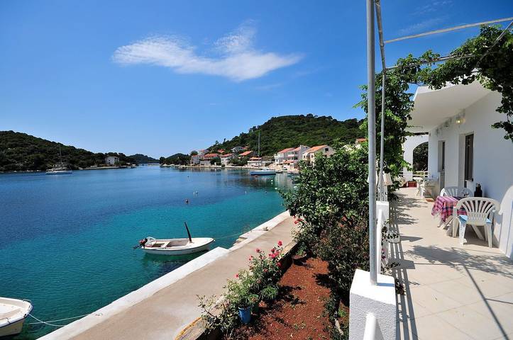 Gîte pour 2 personnes, avec terrasse dans Lastovo - 3