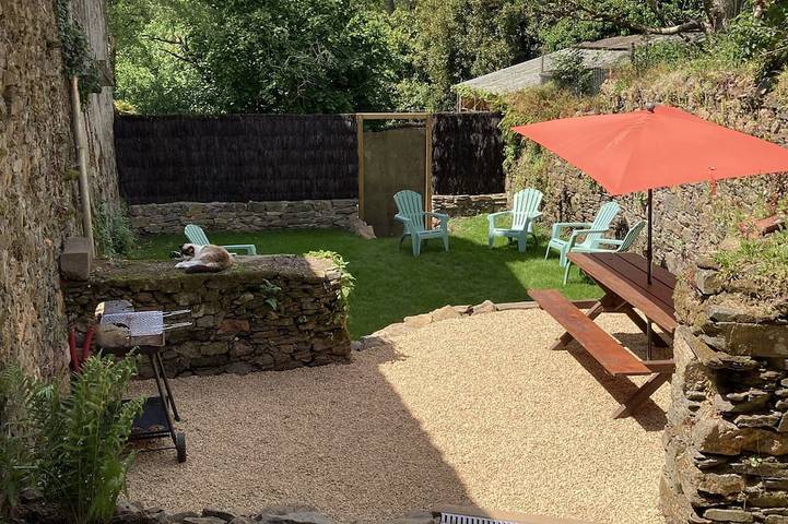 Gîte pour 6 personnes, avec terrasse et jardin