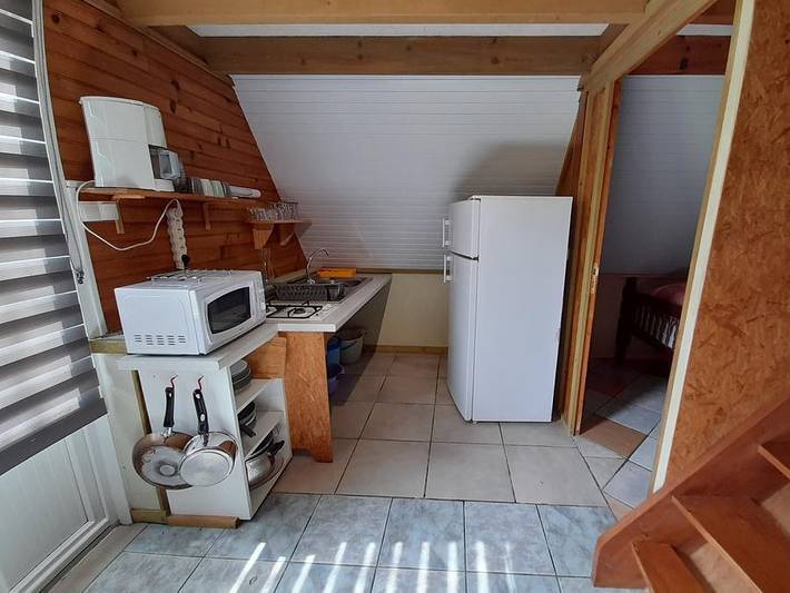 Camping Le Nizour - Hébergement 8 personnes - Hutte - 3 chambres - Sans salle d'eau ni Wc in Sireuil, Charente