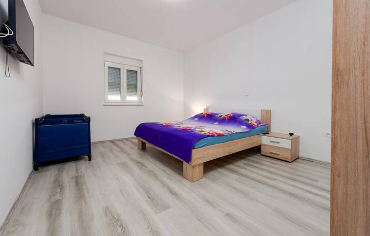 Ganze Ferienwohnung, Urlaub am Meer: Apartment mit Meerblick, WLAN und Terrasse in Obrovac, Zadar