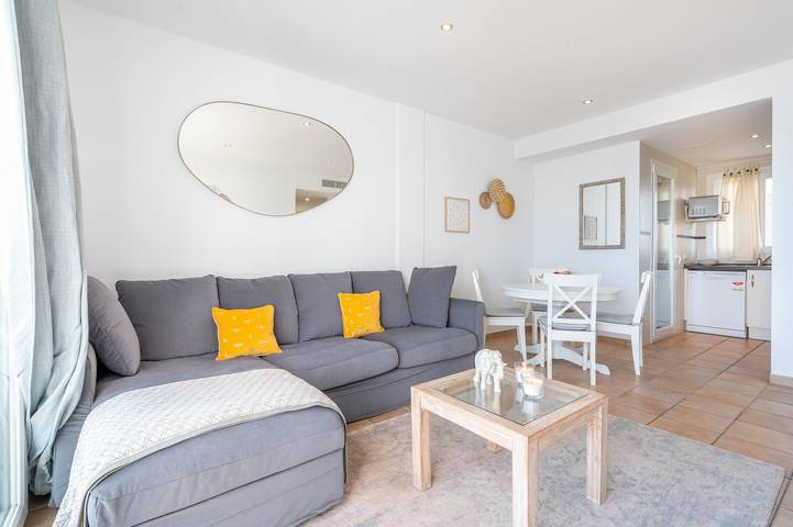 Entire apartment, House Liv 'El Puerto I 3-11 ' with Shared Pool, Wi-Fi and Air Conditioning in Cala d'Or, Santanyí