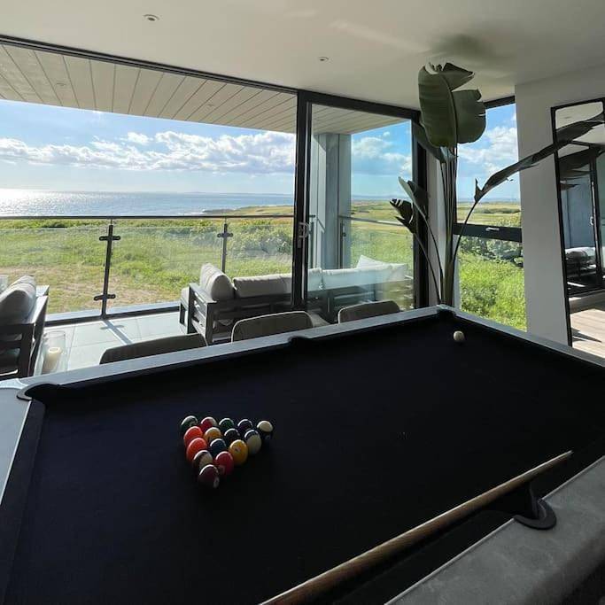 Entire apartment, Seafront apartment with spectacular views in Porthcawl, Bridgend region