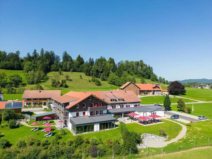 Ferienhaus für 4 Personen, mit Balkon und Terrasse sowie Garten und Pool in Maierhöfen