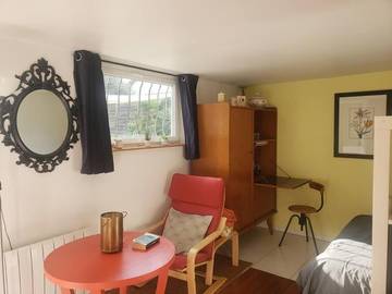 Gîte pour 2 personnes, avec jardin et vue à Bron