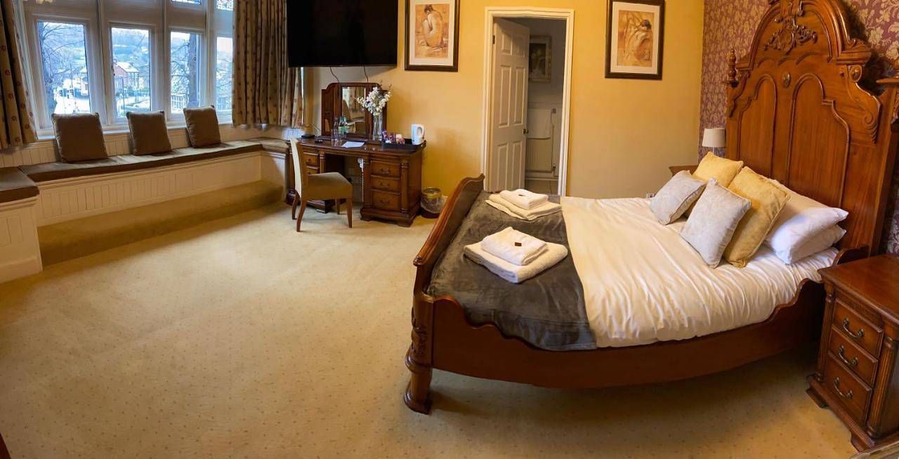 Small Twin Room in Darley Dale, Derbyshire