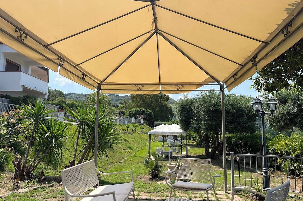Entire apartment, Pool, Garden & View, 4 km from Tropea in Drapia, Vibo Valentia Province