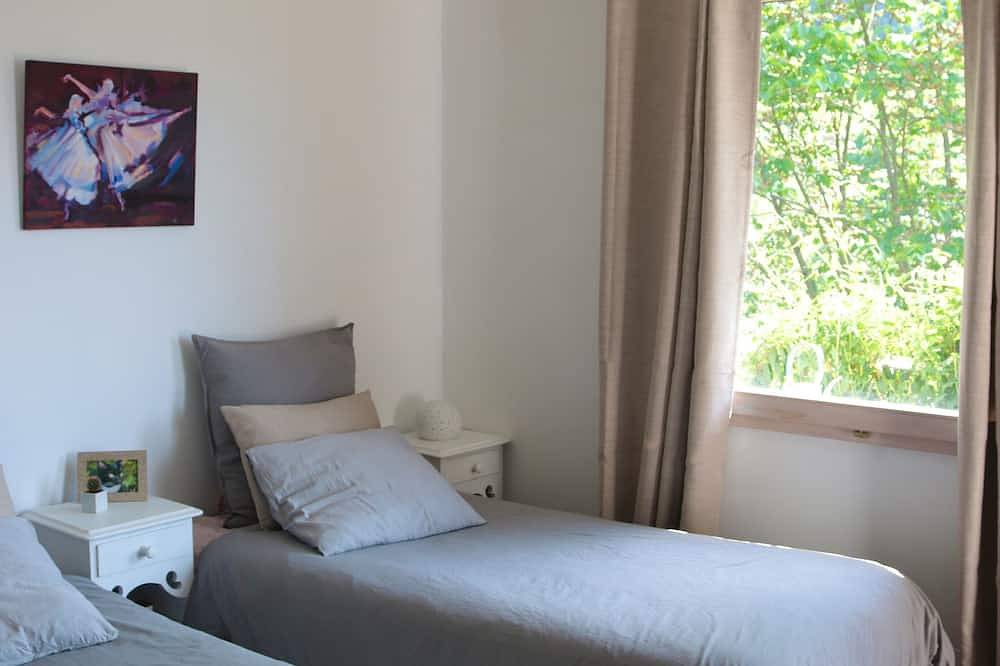 Timber-frame house between lake and mountains in Talloires-Montmin, Annecy region