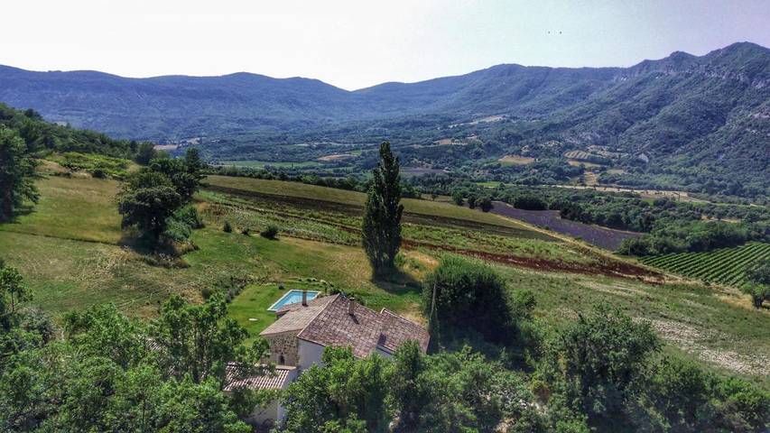 Location de vacances pour 10 personnes, avec piscine ainsi que jardin et vue à Roche-Saint-Secret-Béconne - 2
