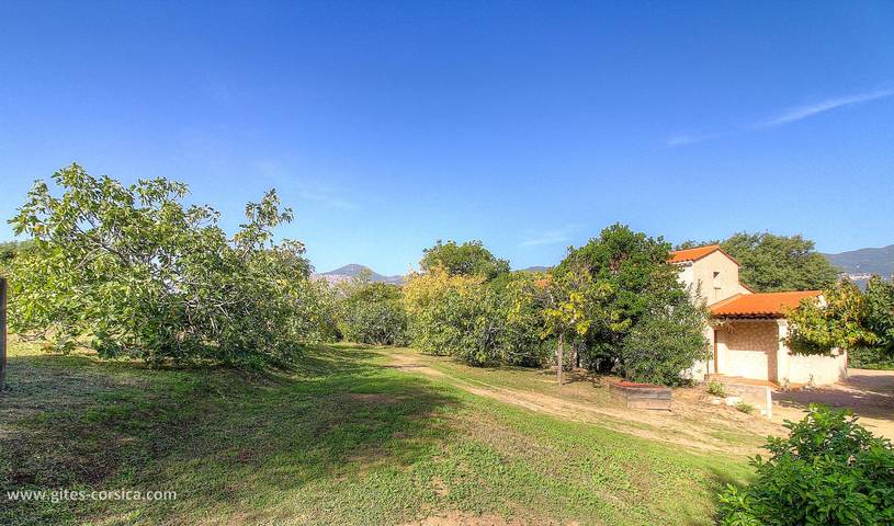 Gîte pour 4 personnes, avec Terrasse ainsi que Jardin et Vue