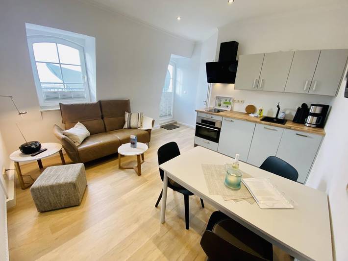 Ferienwohnung für 2 Personen, mit Balkon/Terrasse und Meerblick sowie Balkon in Warnemünde - 4