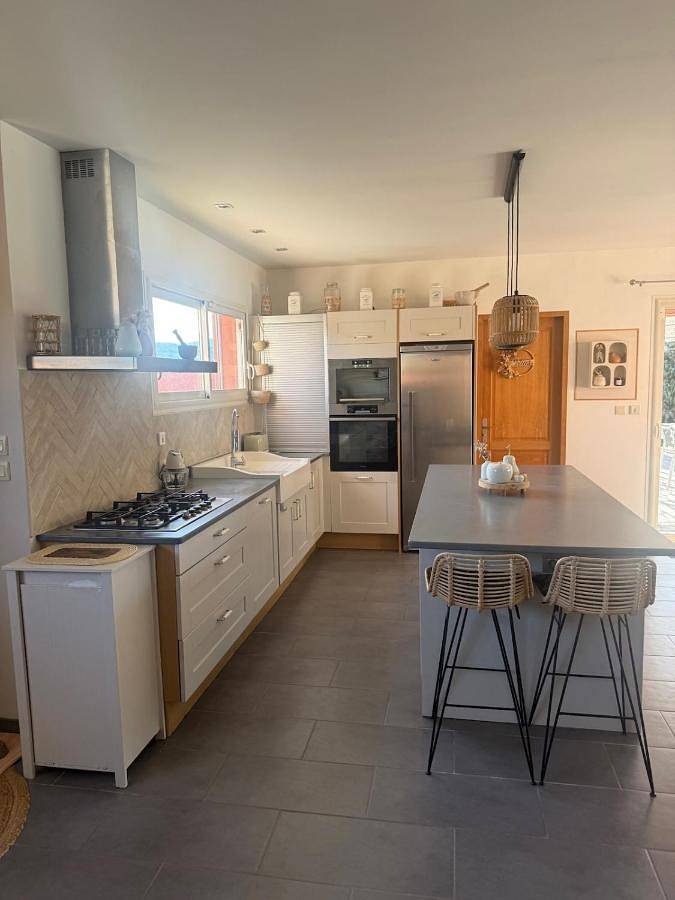 Location de vacances pour 10 personnes, avec vue ainsi que piscine et jardin dans Sallèles du Bosc - 4