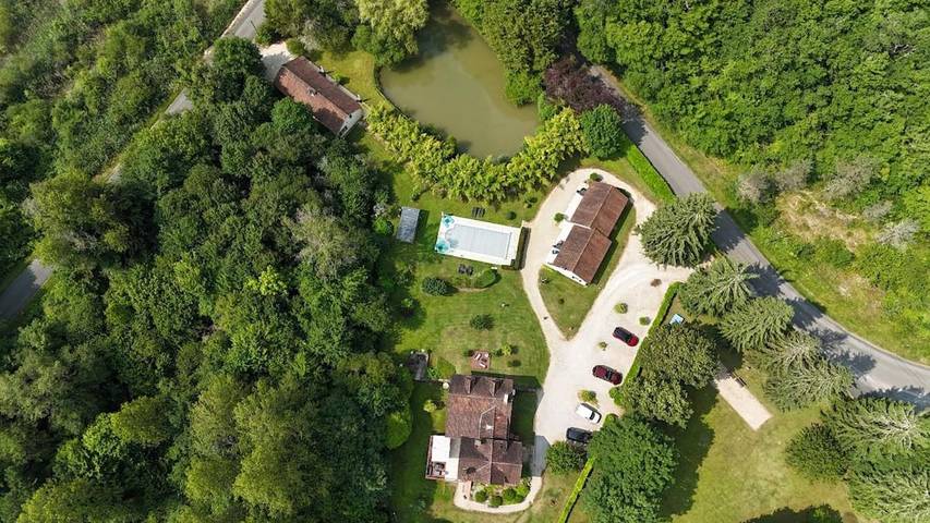 Location de vacances pour 4 personnes, avec vue ainsi que piscine et terrasse à Sergeac - 3