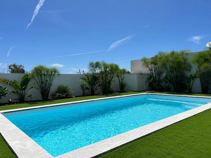 Casa de férias para 8 pessoas, com piscina infantil e jardim e ainda piscina and vista em Encarnação