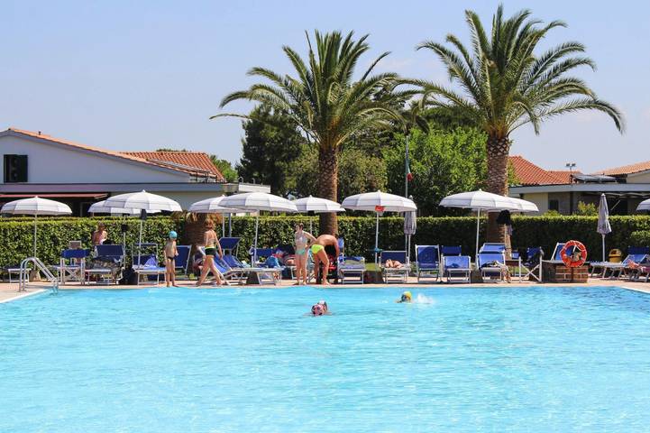 Ferienwohnung für 3 Personen, mit Balkon/Terrasse und Terrasse sowie Pool und Sauna in Cecina - 2