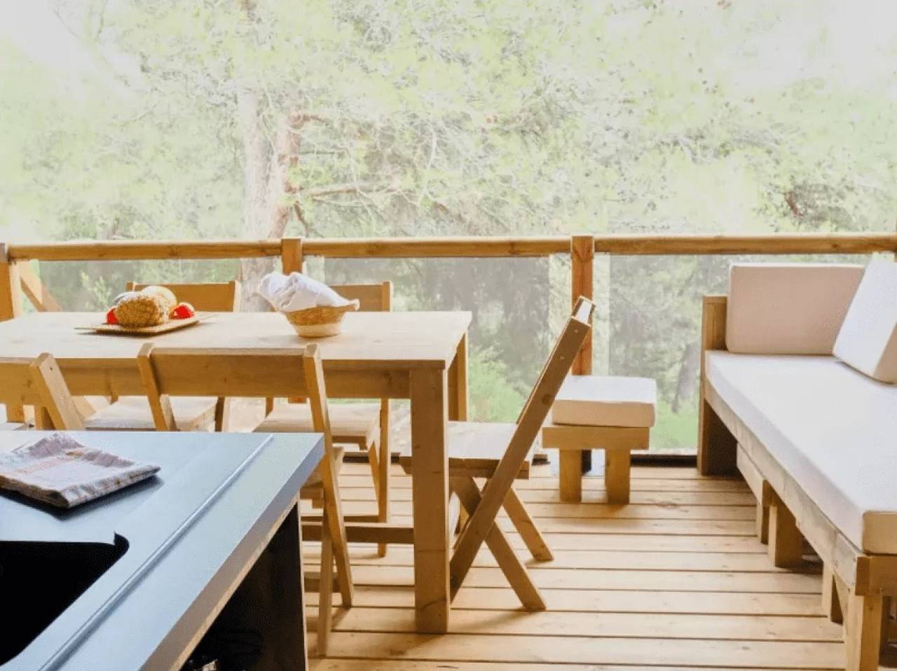 Zecamping 3 étoiles animé piscine chauffée locatif Bbq clim 24m2 in Saint-Saturnin-lès-Apt, Parc naturel régional du Luberon