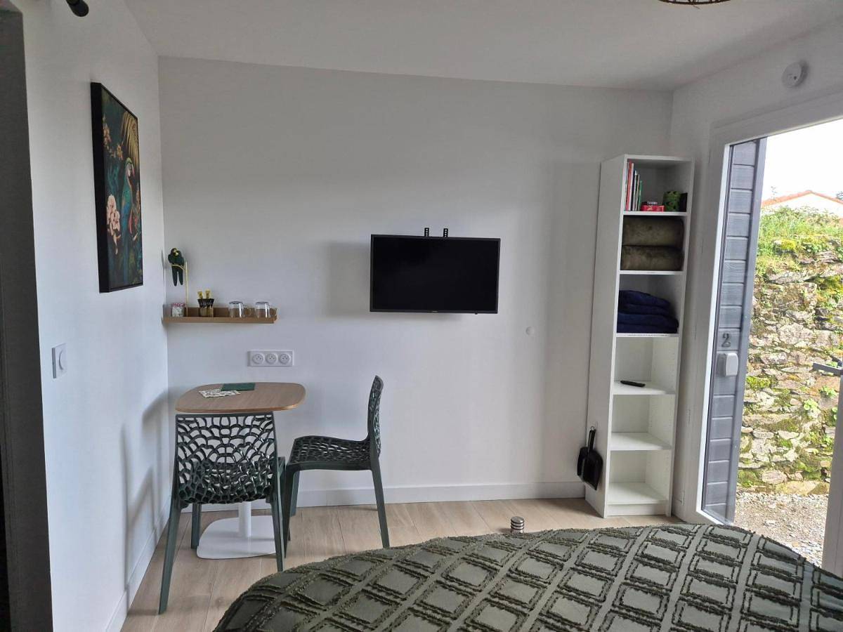 Chambre indépendante avec terrasse extérieure proche aéroport et Nantes centre in Bouguenais, Région de Nantes