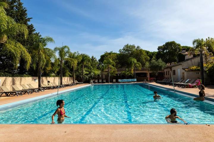 Camping voor 6 personen, met terras in Roquebrune-sur-Argens