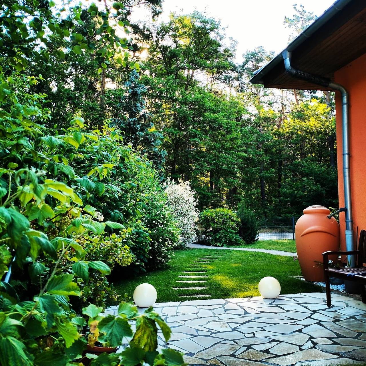 Ganze Ferienwohnung, Ferienwohnung Am Waldesrand - Garten, Terrasse, Grill, Luftkühler, Massagesessel, Kinderspielecke, Spielekonsole in Cottbus, Lausitz