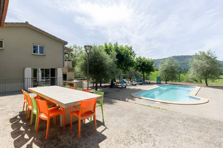 Villa pour 12 personnes, avec Balcon et Jardin en Ardèche