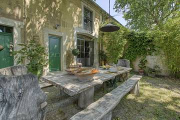 Maison de campagne pour 4 personnes, avec terrasse ainsi que jardin et piscine à Cabannes