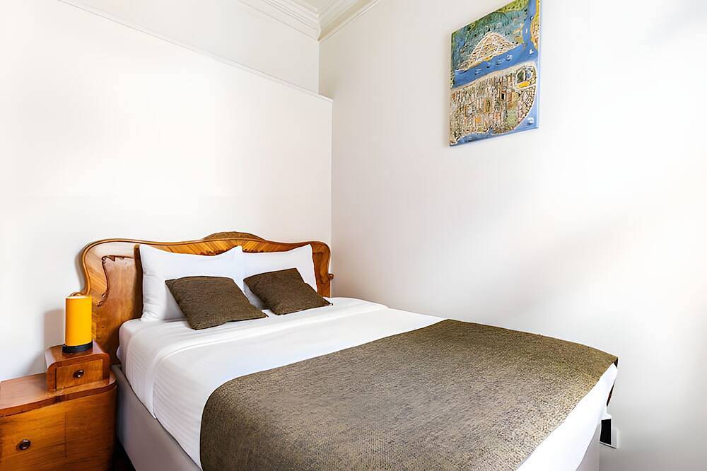 Charming Greco-Ottoman Mansion with Modern Comforts in Historic Balat in Fatih, Istanbul