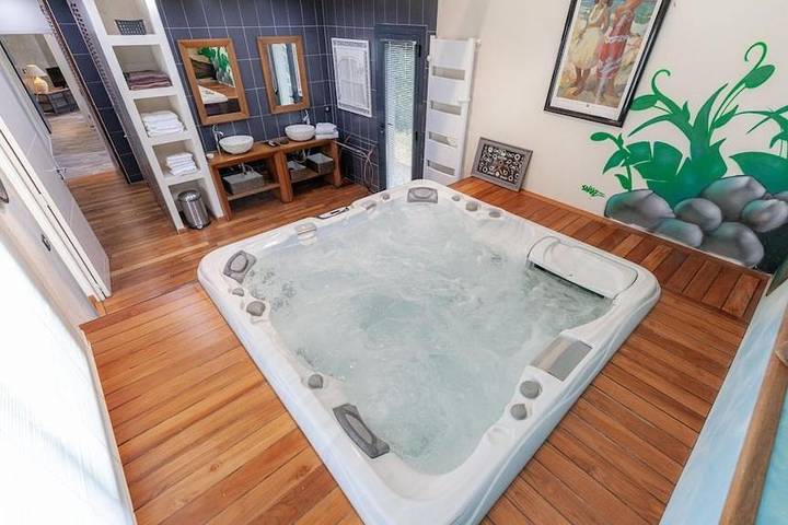 Chalet pour 12 personnes, avec Jacuzzi et Terrasse ainsi que Jardin et Bassin pour enfant à Cauterets