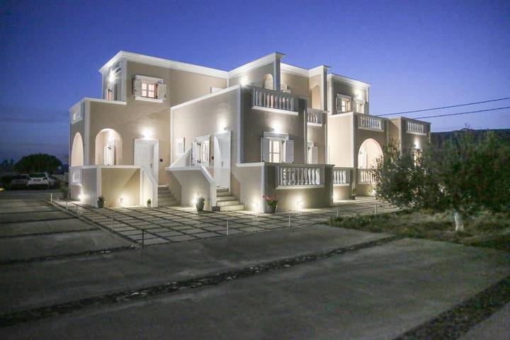 Maison d’hôte pour 2 personnes, avec Balcon et Terrasse ainsi que Jardin et Vue à Santorin