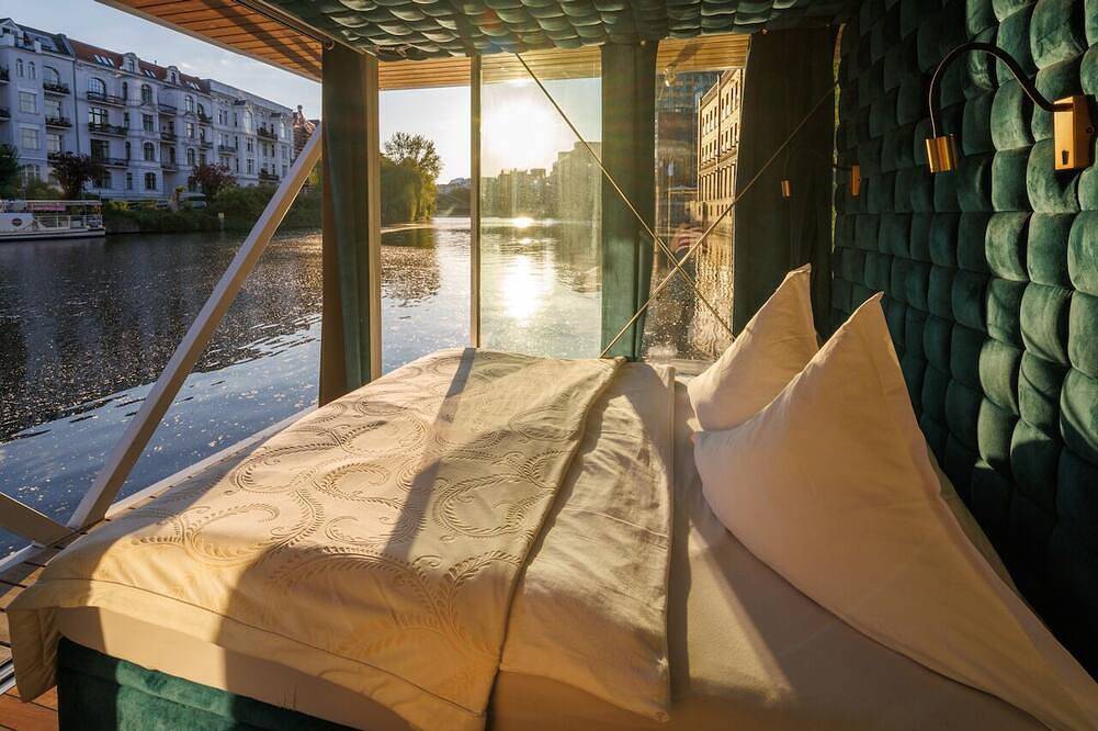 Nido – stilvoll entspannen auf Berlins exklusivstem und naturnahem Hausboot. in Moabit Berlin, Berlin