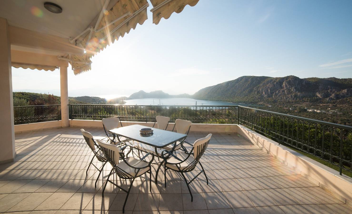 Ferienhaus 'Ourdreamhouse in Loutraki' mit Meerblick, Wlan und Klimaanlage in Loutraki-Perachora, Korinthia