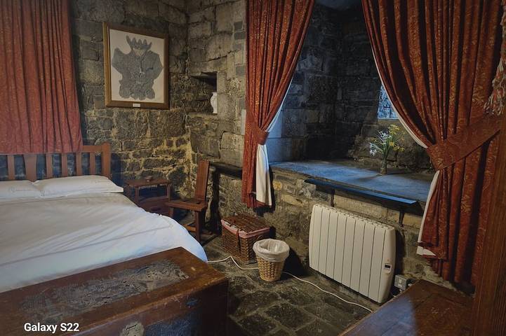 Ballindooley Castle 10 minutes to Galway City in Galway, Lough Corrib