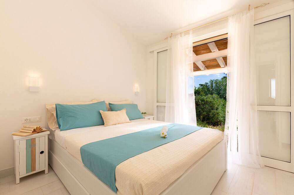 Villa mit Charme mit Garten in direkter Strandnähe in Simius, Villasimius