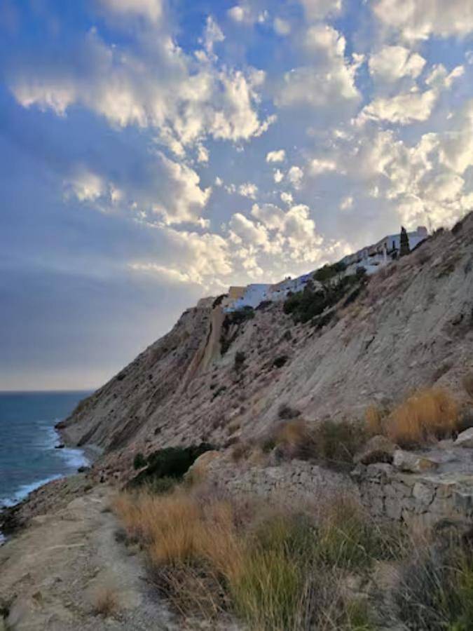 Albergue para 5 personas, con terraza y piscina en l'Alacantí - 2
