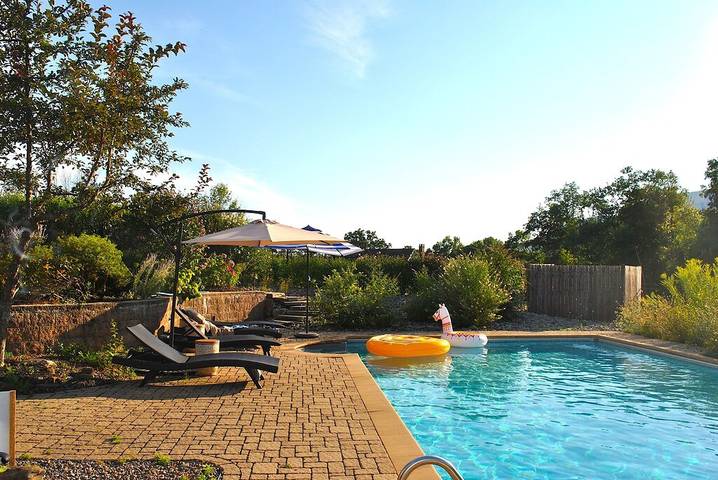 Vacation rental for 8 people, with hot tub and sauna as well as yard in Hudson Valley