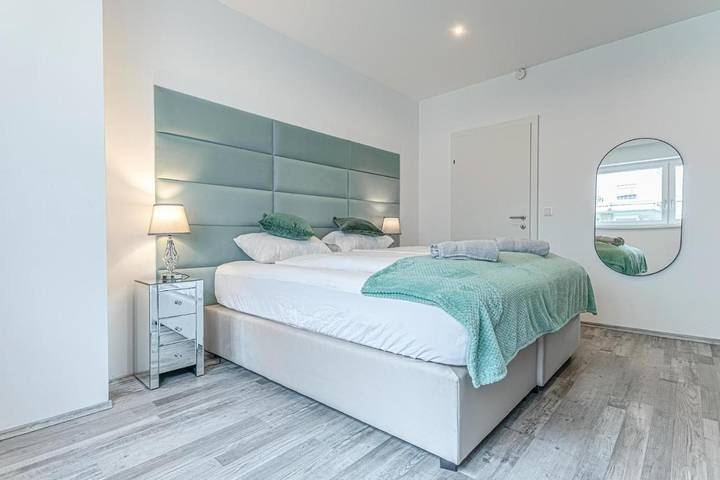 Villa für 12 Personen, mit Garten und Sauna sowie Whirlpool und Pool in Wien