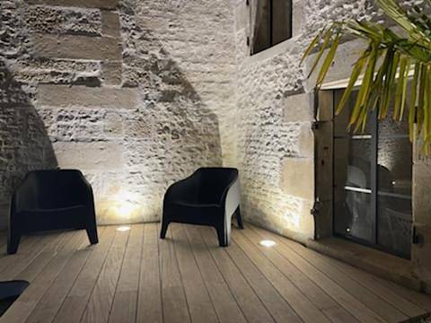Jolie maison en pierres avec piscine et parking in Saint-Gelais, Région de Niort