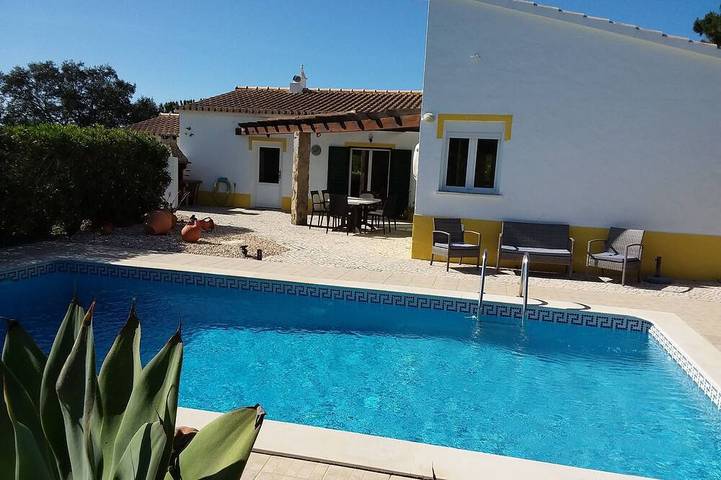 Casa de férias para 8 pessoas, com jardim em Aljezur