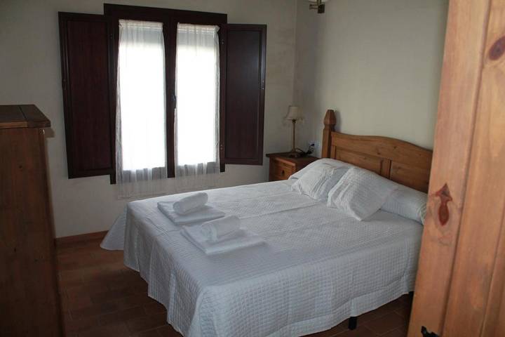 Apartamento de vacaciones para 6 personas, con piscina además de terraza y vistas en Sierra Norte de Sevilla - 3