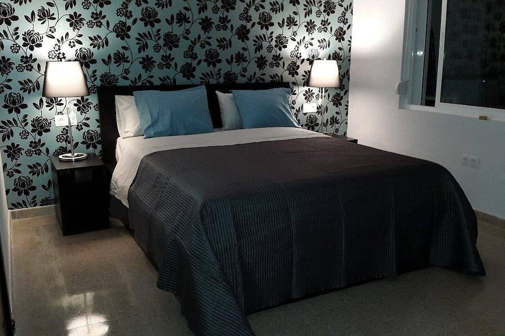 Entire apartment, Modern and Stylish apartment in the heart of La Carihuela - Torremolinos in La Carihuela, Torremolinos