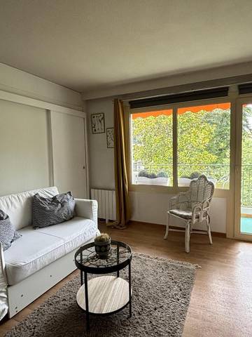 Gîte pour 3 personnes, avec vue et terrasse dans Casino de Greoux les Bains
